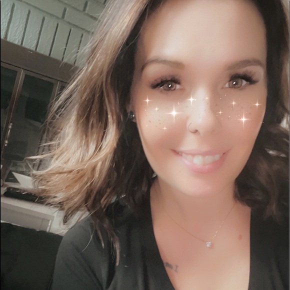 Meet your Posher, Cheryl - Picture 2 of 2